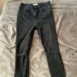 Forever21 black ripped skinny jeans